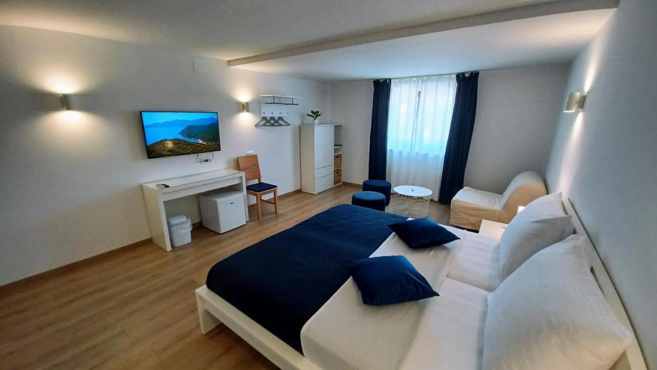 Amaryllis Residence, Apartment Diana & Deluxe Rooms With Shared Kitchen Veli Lošinj Екстериор снимка