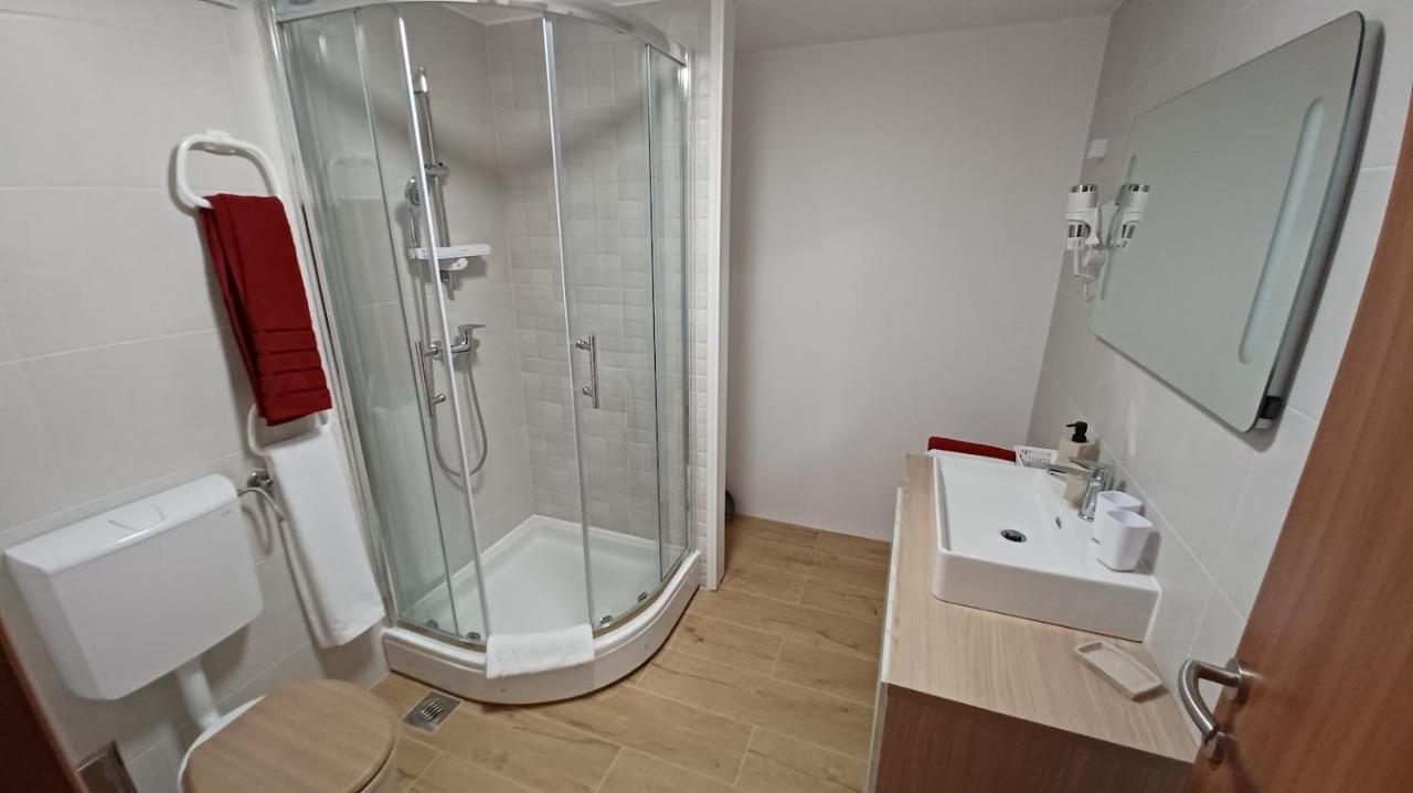 Amaryllis Residence, Apartment Diana & Deluxe Rooms With Shared Kitchen Veli Lošinj Екстериор снимка