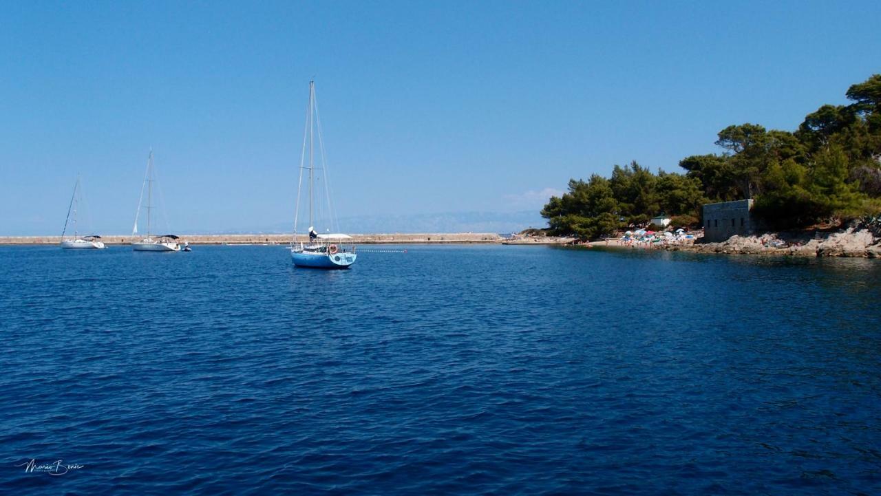 Amaryllis Residence, Apartment Diana & Deluxe Rooms With Shared Kitchen Veli Lošinj Екстериор снимка