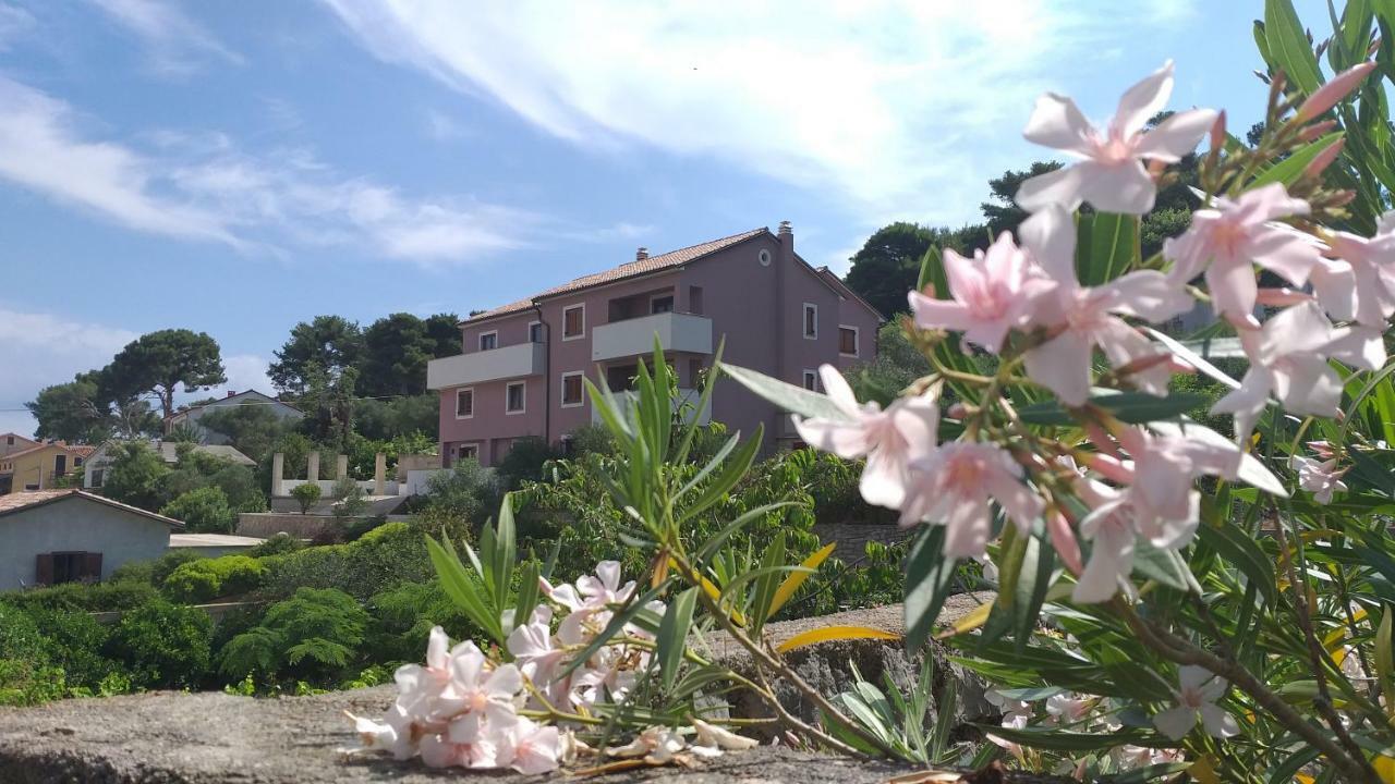 Amaryllis Residence, Apartment Diana & Deluxe Rooms With Shared Kitchen Veli Lošinj Екстериор снимка